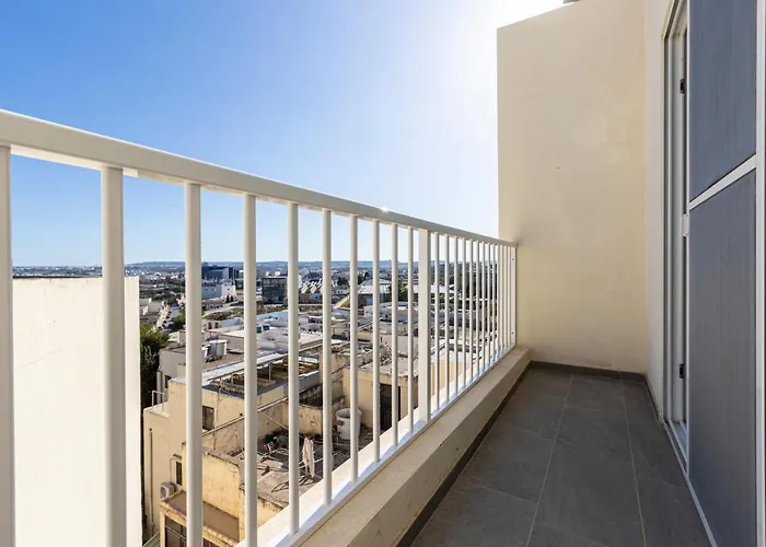 H3 - Modern And Spacious 3 Bedroom Apartment