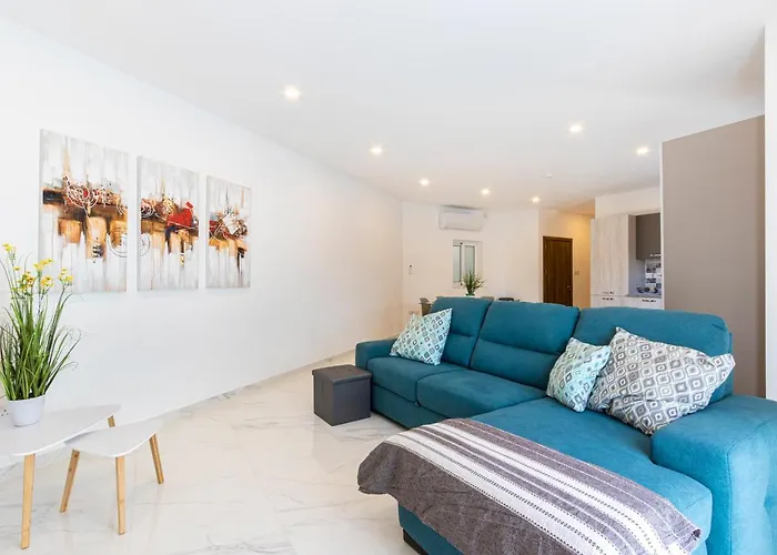 H3 - Modern And Spacious 3 Bedroom Apartment