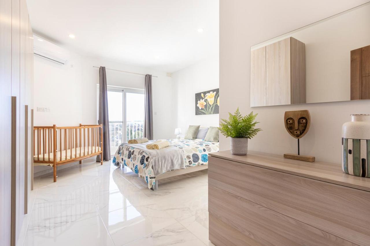 H3 - Modern And Spacious 3 Bedroom Apartment *