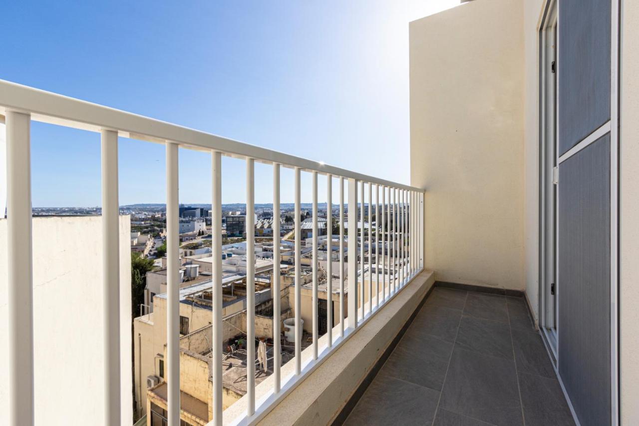 H3 - Modern And Spacious 3 Bedroom Apartment